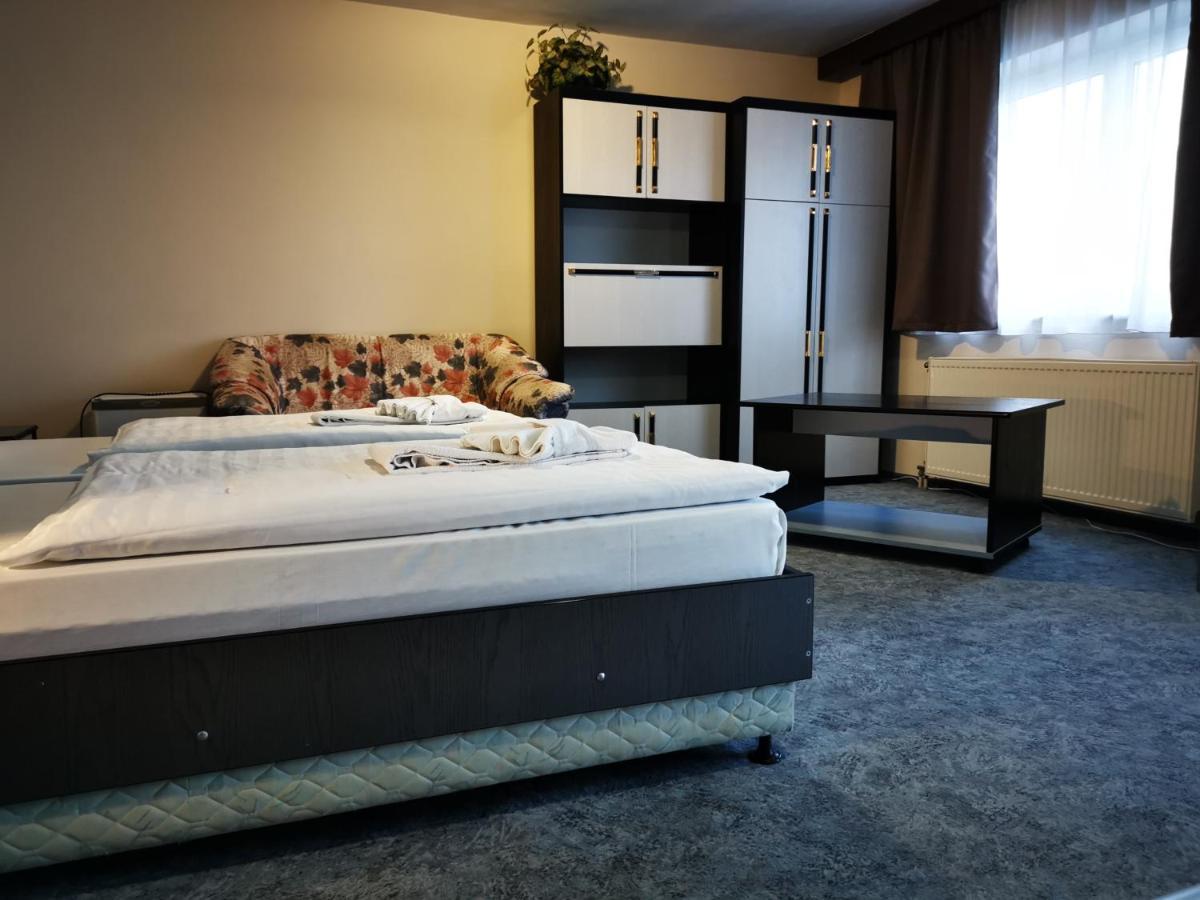 Patyi Etterem Es Hotel Богота Экстерьер фото