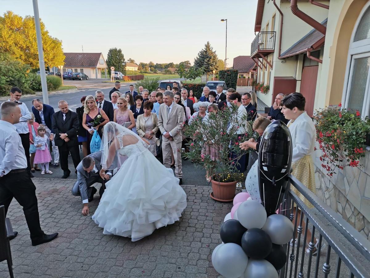 Patyi Etterem Es Hotel Богота Экстерьер фото