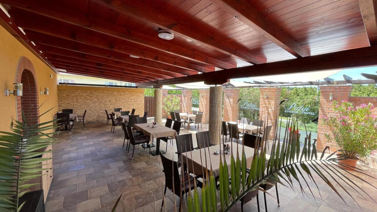 Patyi Etterem Es Hotel Богота Экстерьер фото