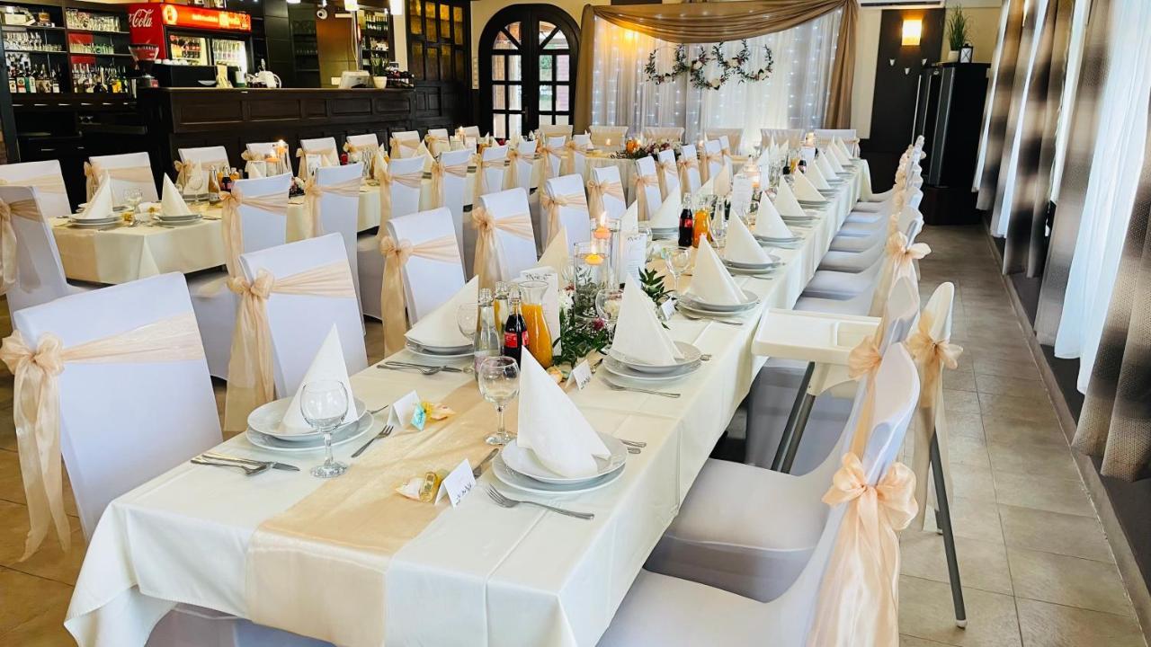 Patyi Etterem Es Hotel Богота Экстерьер фото